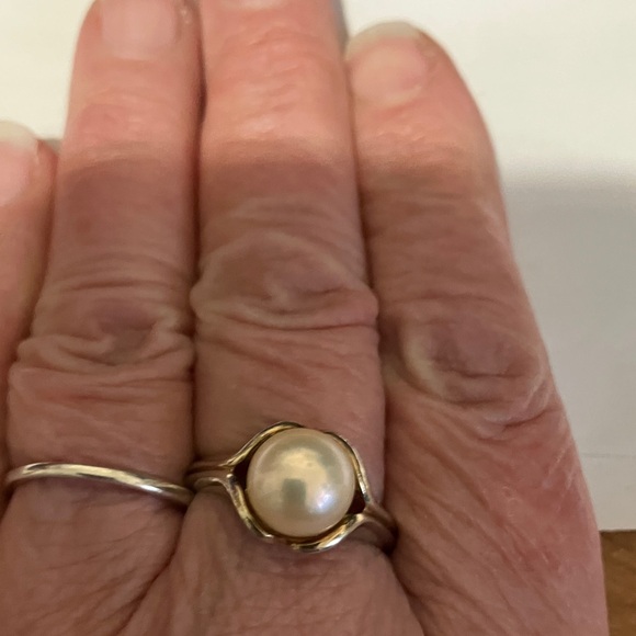 Lustrous White Pearl Ring in Sterling Silver Band - Picture 5 of 8